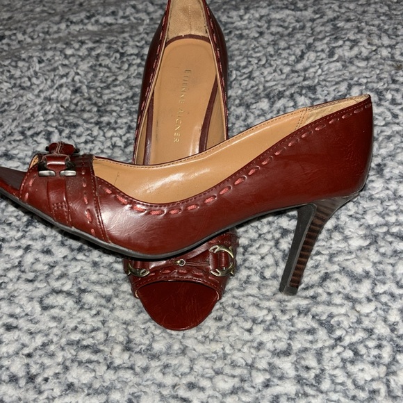Ladies Etienne Aigner burgundy/cordovan color heels size 6M - Picture 2 of 7
